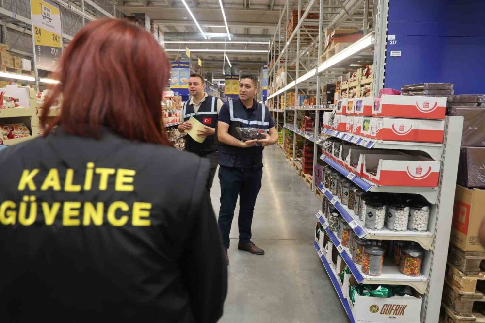 Ekipler markette kalem kalem yazıyor