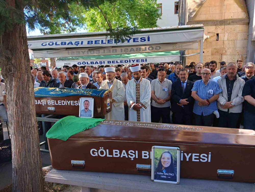 Beton kemerin altında kalan doktor ve eşi toprağa verildi