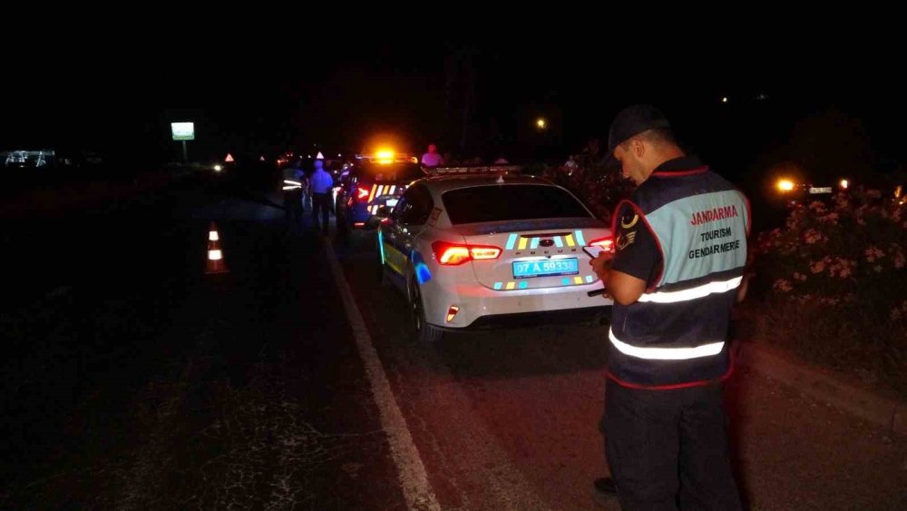 Yayaya otomobil çarptı, ilk müdahale ışıkta bekleyen ambulanstan geldi