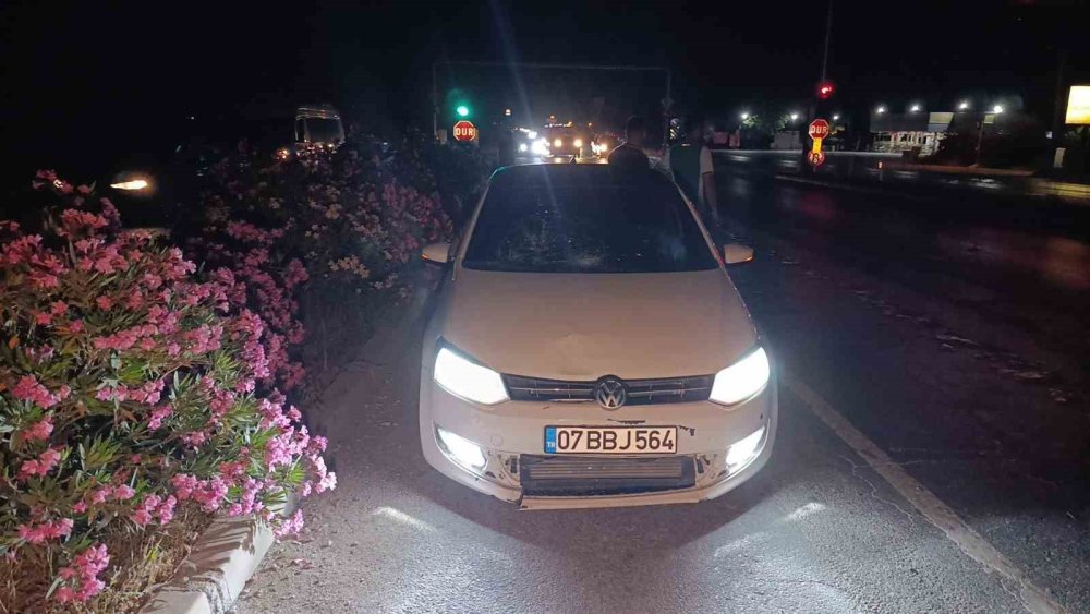 Yayaya otomobil çarptı, ilk müdahale ışıkta bekleyen ambulanstan geldi