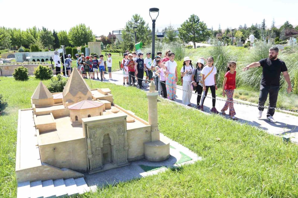 80 Binde Devr-i Alem Parkı’na Online Bilet Kolaylığı