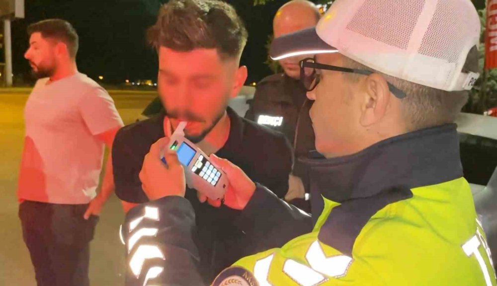 Alkollü sürücüyü, şüpheli hareketleri ele verdi