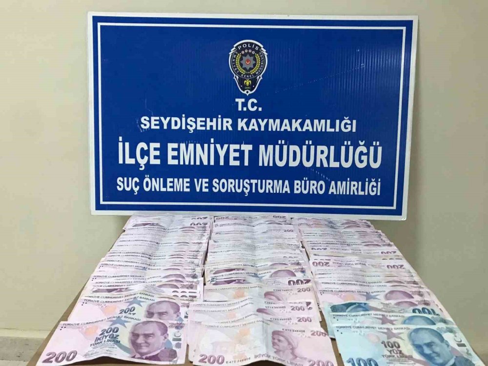 Fuhuş yaptırdığı kadınlarla birlikte yakalandı