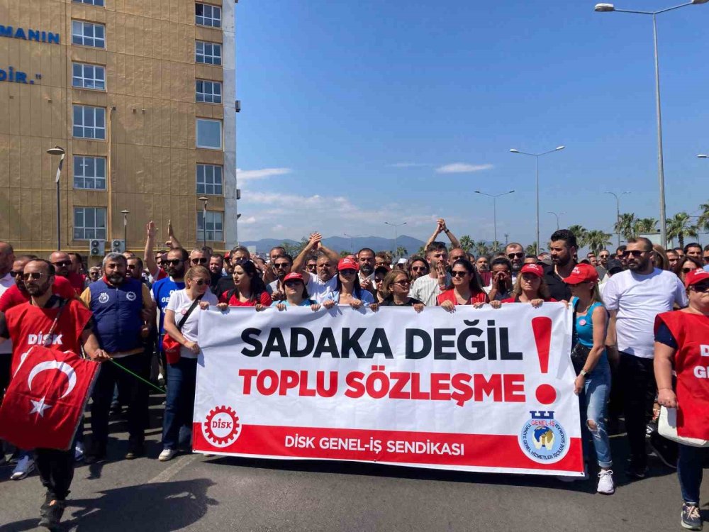 İzmir’de grev ikinci gününde: Binlerce işçi yürüyüş yaptı, meydanlar sloganlarla inledi
