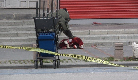 Gökdelenin karşısında bomba alarmı