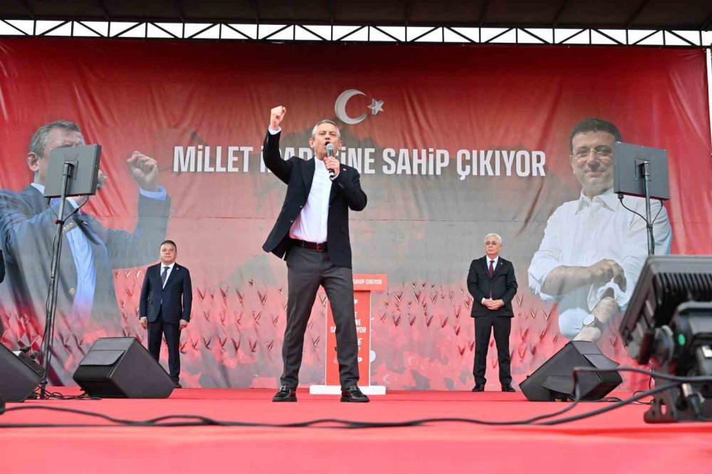 “Konya AK Parti’nin kalesi değil” diyen Özgür Özel, Antalya’da demokrasi mesajı verdi
