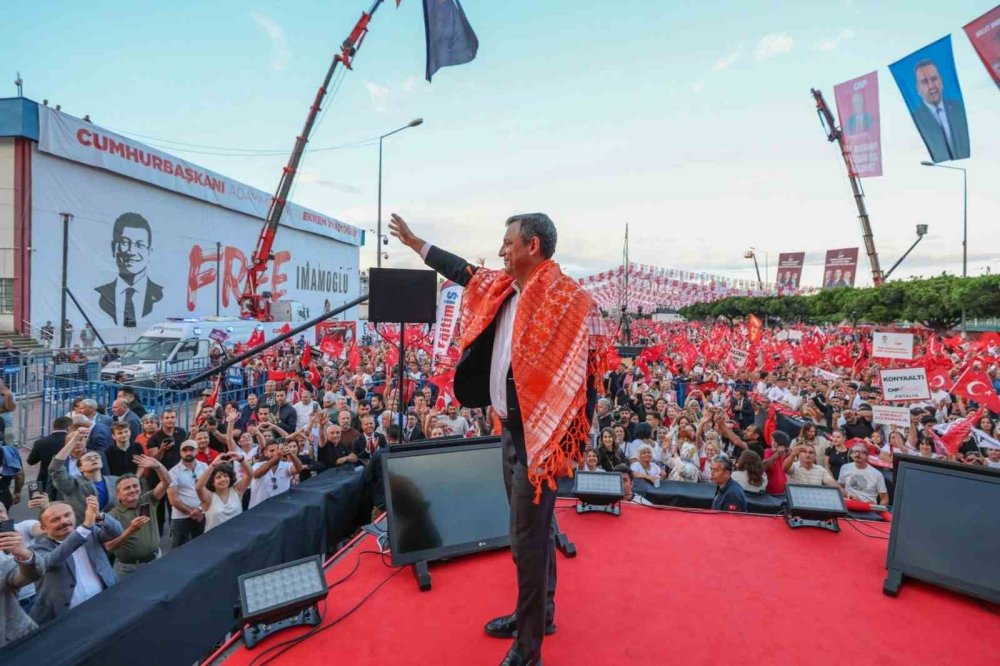 “Konya AK Parti’nin kalesi değil” diyen Özgür Özel, Antalya’da demokrasi mesajı verdi