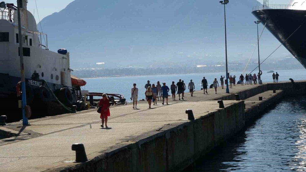 Bahama Bandıralı "Marella Discovery 2" Kruvaziyeri Alanya Limanı’na Demir Attı