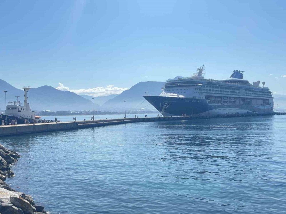 Bahama Bandıralı "Marella Discovery 2" Kruvaziyeri Alanya Limanı’na Demir Attı