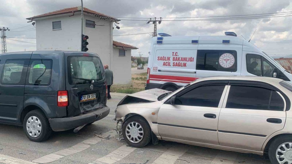 Kırmızı Işıkta Bekleyen Araca Arkadan Çarpma