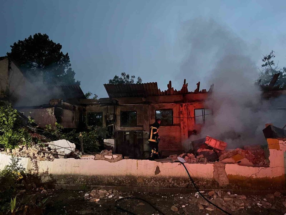 Kırşehir’de EÜAŞ’a ait depoda yangın paniği