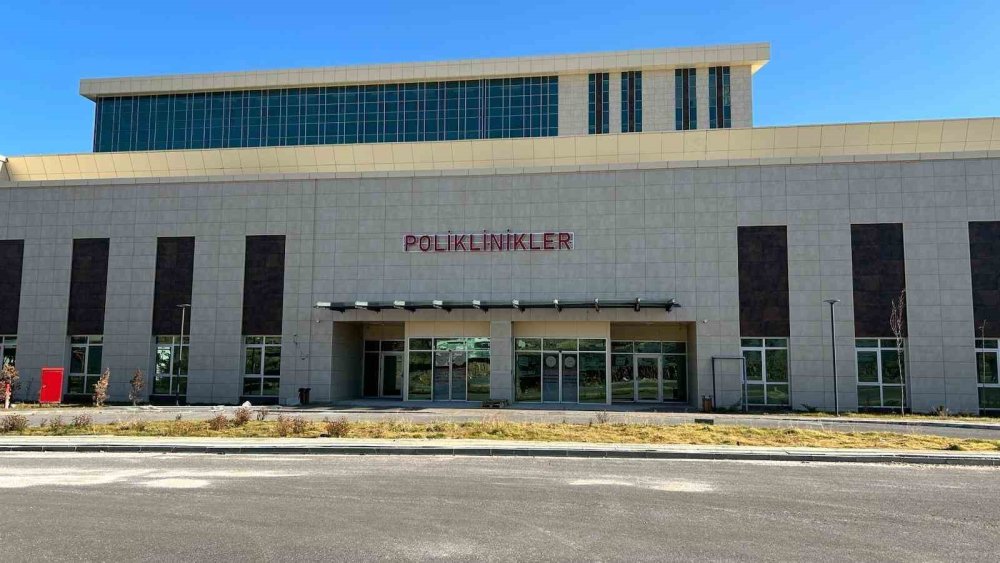 Niğde Ömer Halisdemir Hastanesi’ne 12 yeni uzman hekim atandı