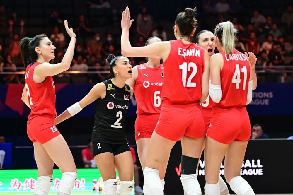 Filenin Sultanları, VNL’ye galibiyetle başladı: Fransa'yı 3-1 yendik