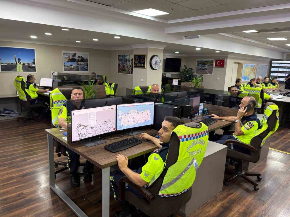 Jandarma Trafik İzleme Merkezleri bayramda tam kapasite görevde