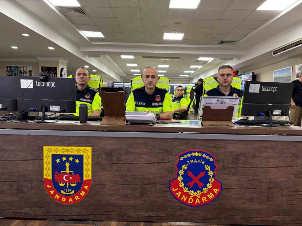 Jandarma Trafik İzleme Merkezleri bayramda tam kapasite görevde