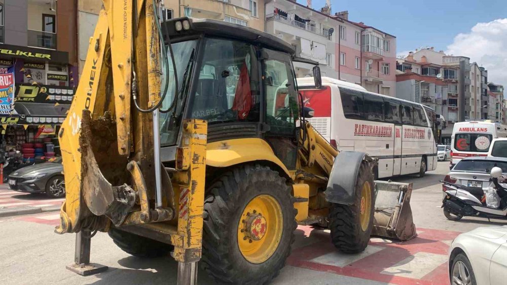 Kepçe ile çarpışan bisikletli çocuk yaralandı