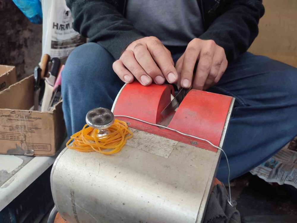 Konya’da bayram öncesi bıçakçılarda yoğunluk: Kör bıçak tehlike, keskin bıçak sanat