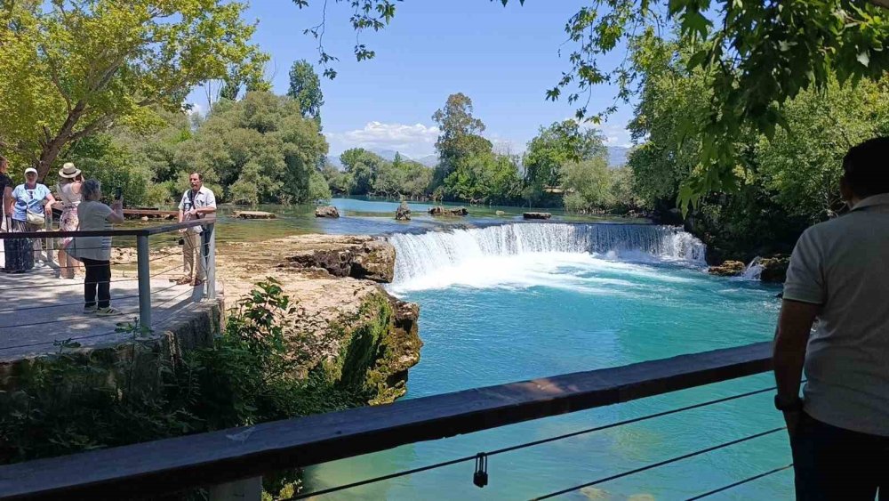 Manavgat Şelalesi’nde Su Seviyesi Düştü, Turistler Şaşkınlık Yaşadı