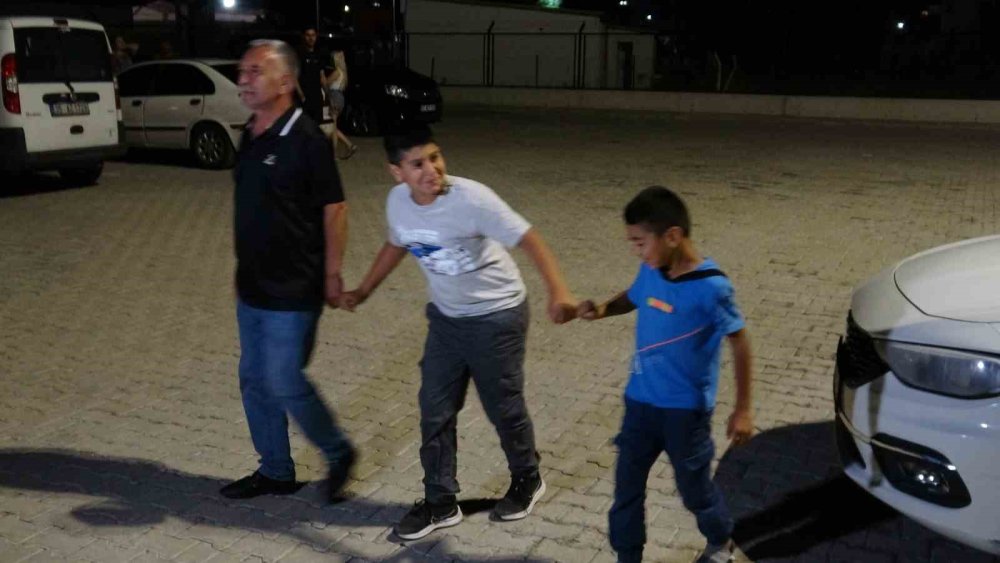 İnfaz düzenlemesi yürürlüğe girdi, tahliye sevinci cezaevi önünde halayla kutlandı