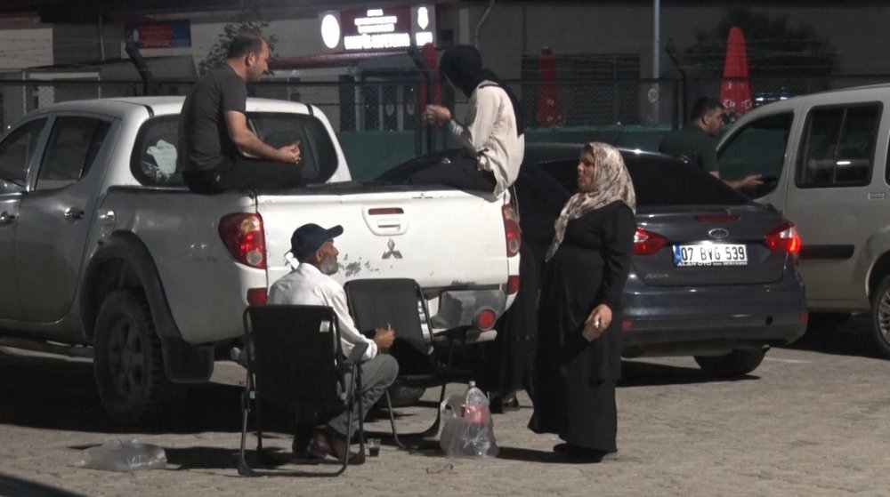 İnfaz düzenlemesi yürürlüğe girdi, tahliye sevinci cezaevi önünde halayla kutlandı