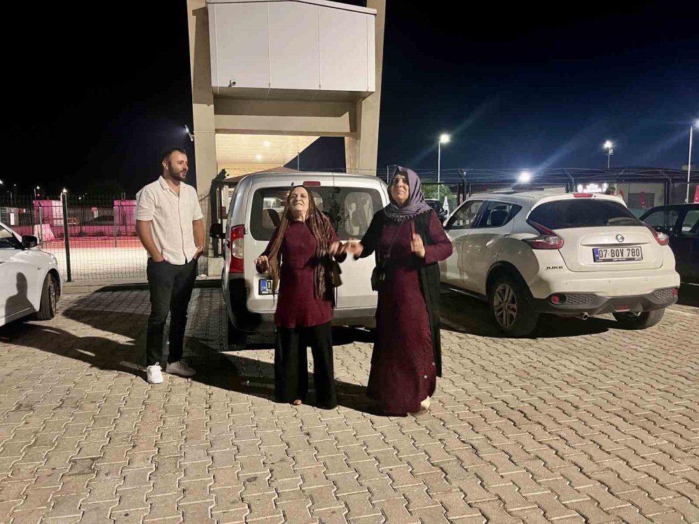 İnfaz düzenlemesi yürürlüğe girdi, tahliye sevinci cezaevi önünde halayla kutlandı