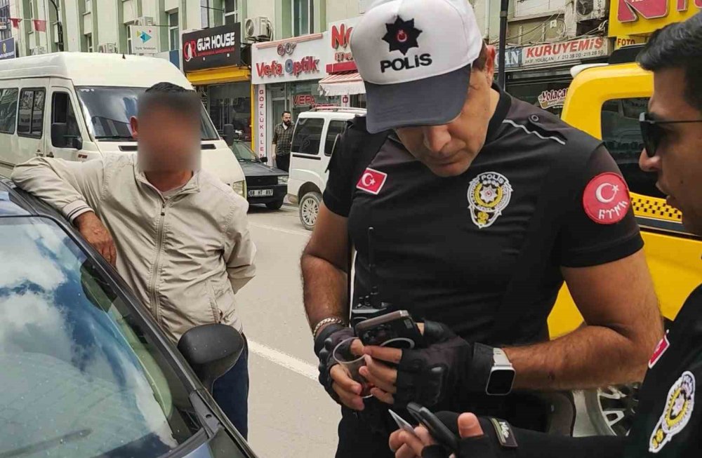 Sahte ehliyetle yakalandı: Yabancı uyruklu sürücü gözaltına alındı