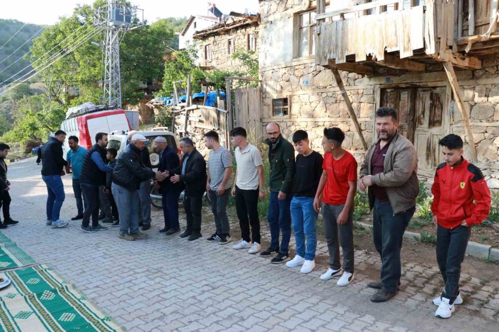 Asırlık 'Bayram Damı' geleneği damdan sokağa taştı