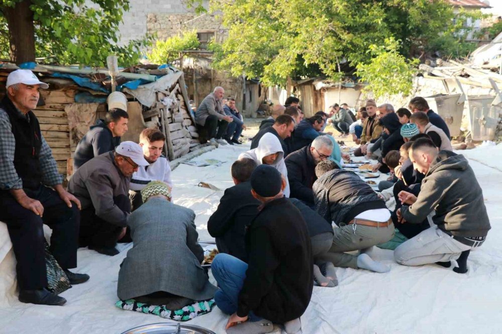 Asırlık 'Bayram Damı' geleneği damdan sokağa taştı