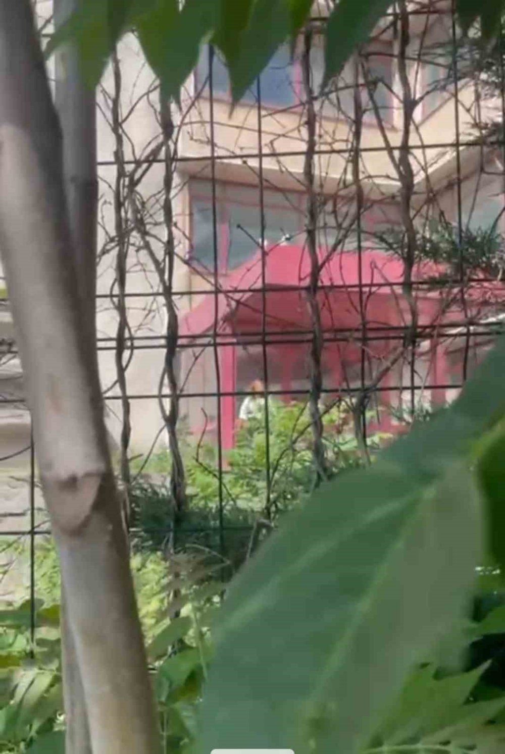 Benzin bidonuyla geldi, ortalık karıştı