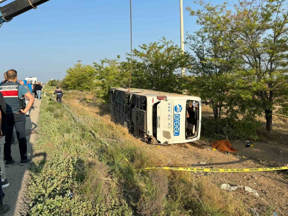 Konya'da bayram kaza ile başladı: Yolcu otobüsü devrildi