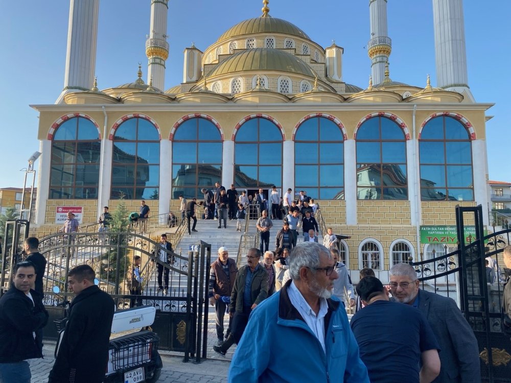 Konya'da bayram sevinci: Camiler doldu, dualar Gazze için yükseldi