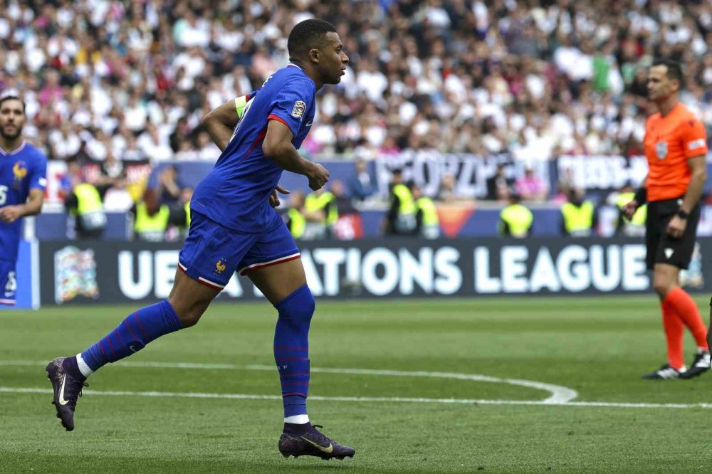 Fransa UEFA Uluslar Ligi üçüncüsü