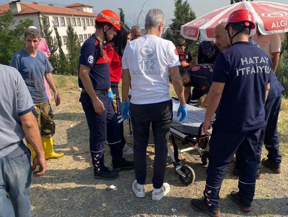 Kontrolden çıkan midibüs sulama kanalına uçtu