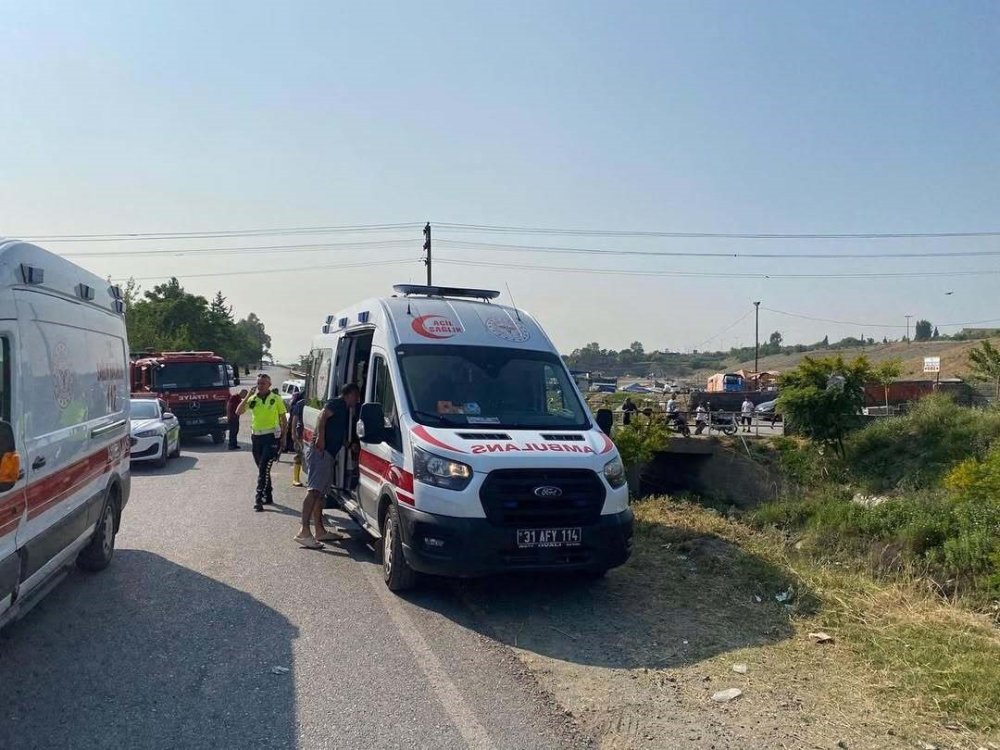 Kontrolden çıkan midibüs sulama kanalına uçtu