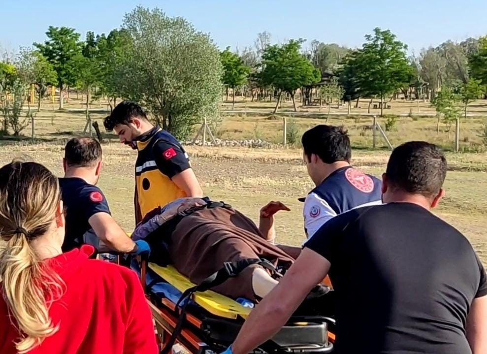 Kulu’da 85 yaşındaki sürücü virajı alamayınca takla attı