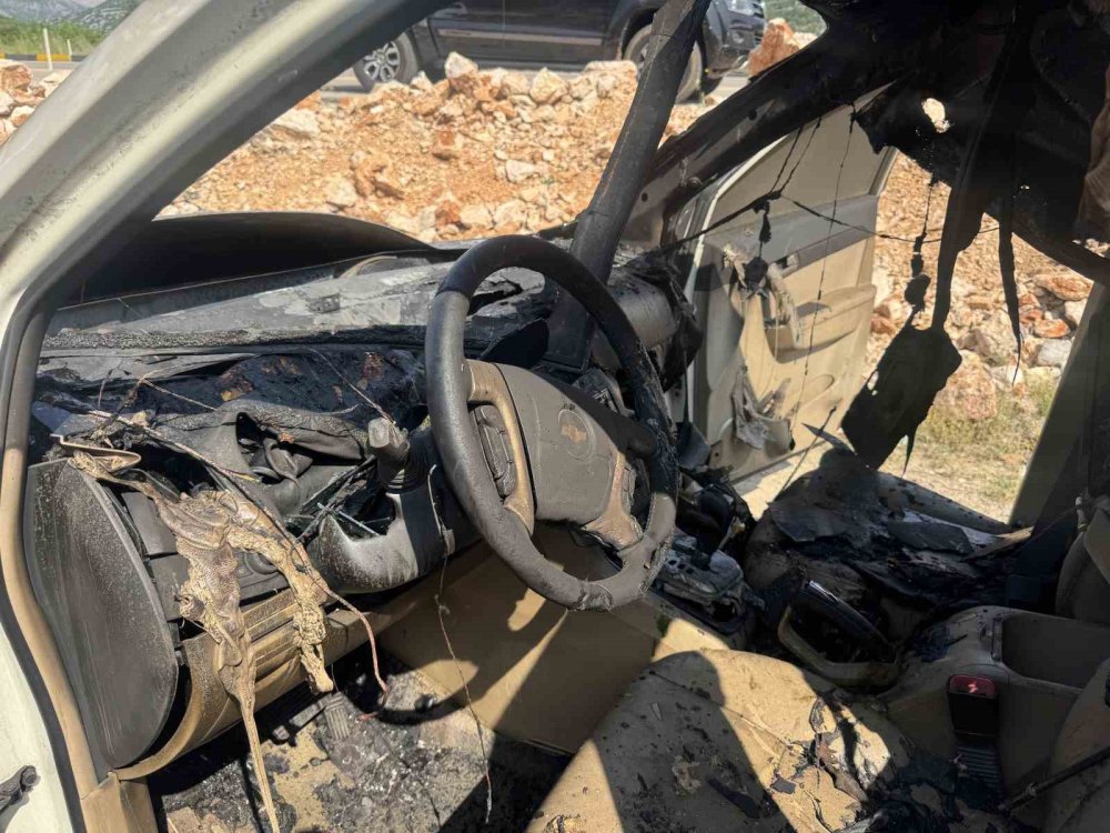 Alev alan Chevrolet cip, Antalya- Konya yolunu trafiğe kapattı