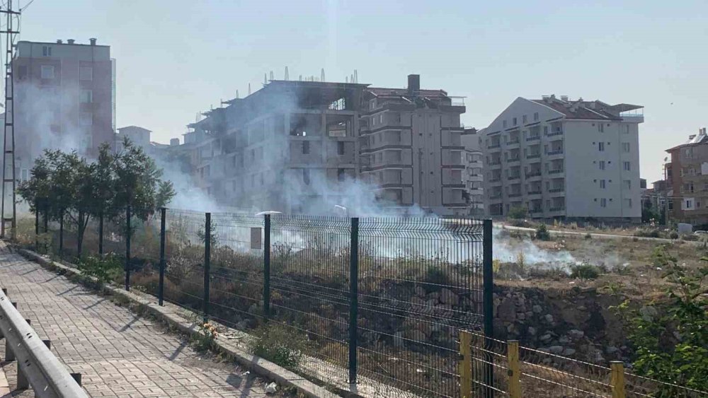 Karaman'da Büyük Yangın Tehlikesi: Evler Son Anda Kurtuldu