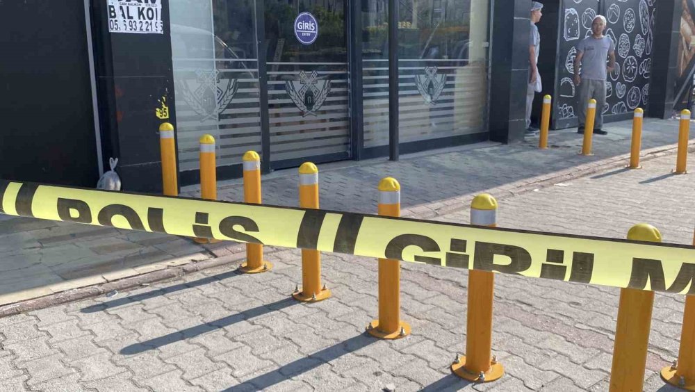 Konya’da sokak ortasında dehşet! Tokalaştığı husumetlisini bacaklarından vurup kaçtı