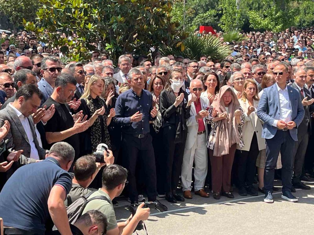 Manisa Büyükşehir Belediye Başkanı Ferdi Zeyrek Son Yolculuğuna Uğurlandı