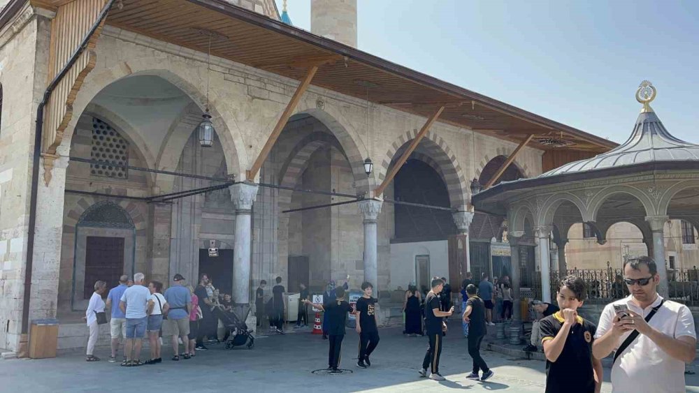 Mevlana Müzesi bayramda 50 binden fazla ziyaretçiyi ağırladı