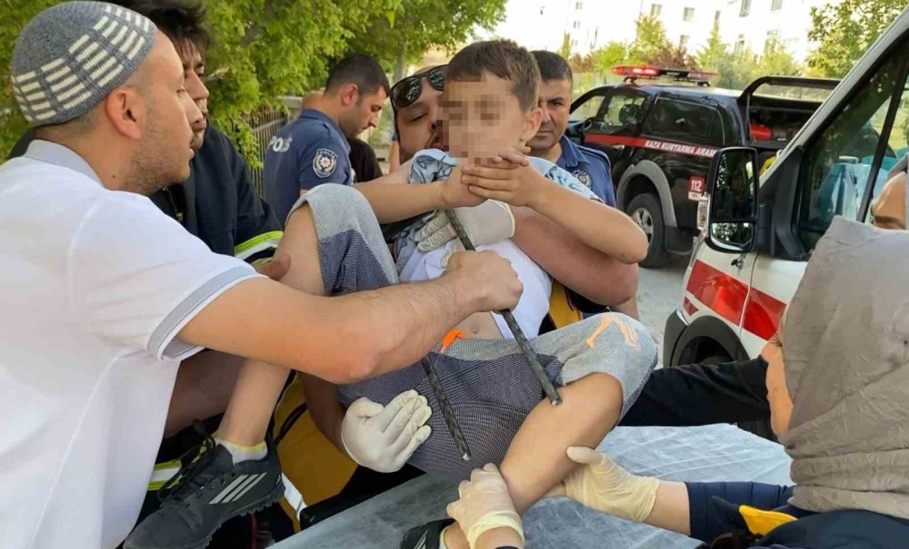 13 yaşındaki çocuk, koluna saplanan demirle hastaneye kaldırıldı
