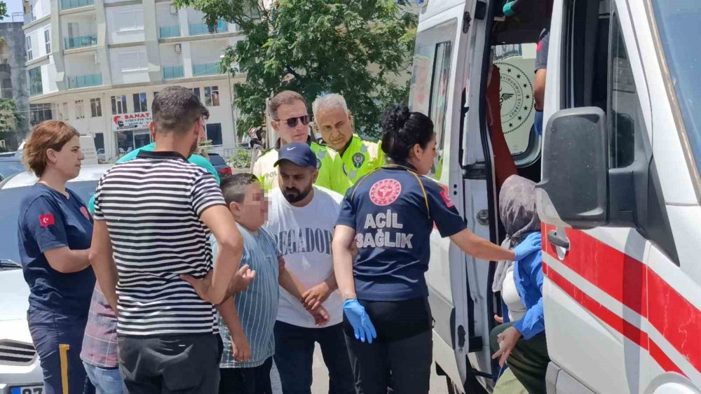 İğneden korkan çocuk ambulansa binmemek için çırpındı