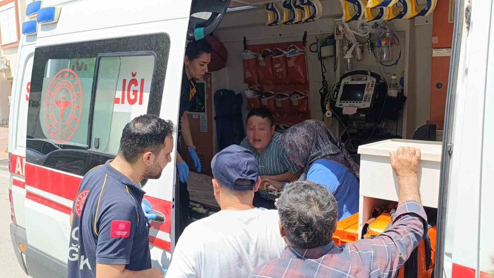 İğneden korkan çocuk ambulansa binmemek için çırpındı