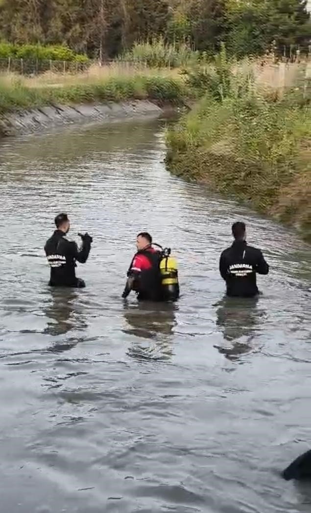 8 yaşındaki Dunya'nın sulama kanalına düştüğü an kamerada