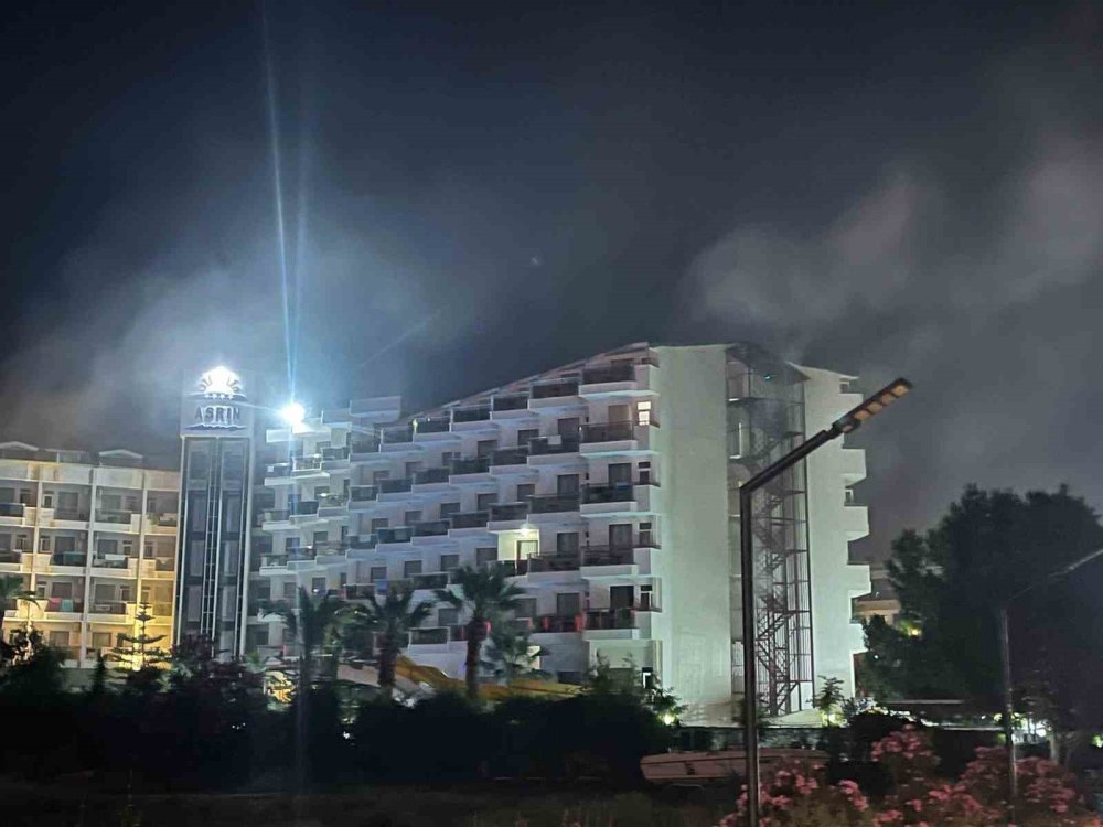 Alanya'da 5 Yıldızlı Otelde Korkutan Yangın: 622 Turist Tahliye Edildi