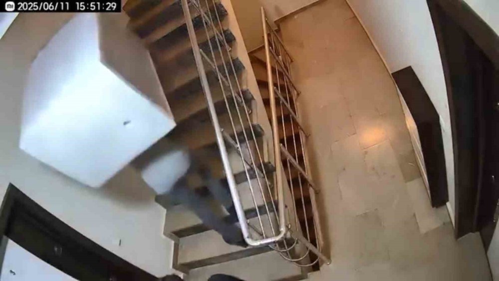 Yetkili servis terlik çaldı