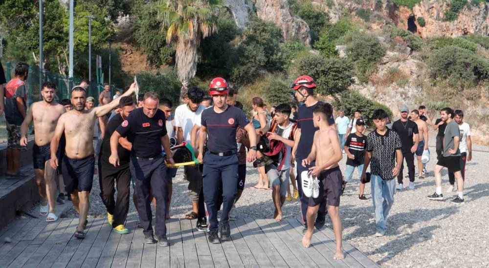 Gençler Türkçe yazılan tabelada yazanı anlamıyor