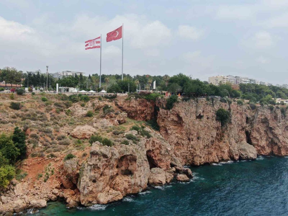 Gençler Türkçe yazılan tabelada yazanı anlamıyor