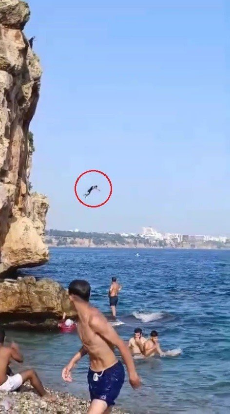 Gençler Türkçe yazılan tabelada yazanı anlamıyor