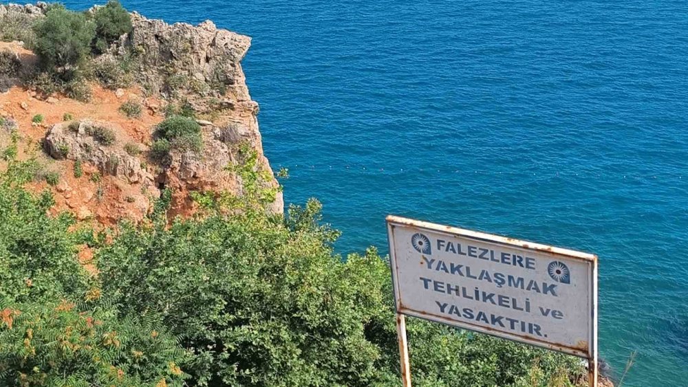 Gençler Türkçe yazılan tabelada yazanı anlamıyor
